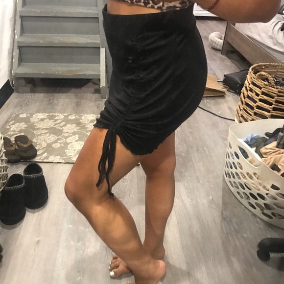 Black Skirt - Picture 2 of 3